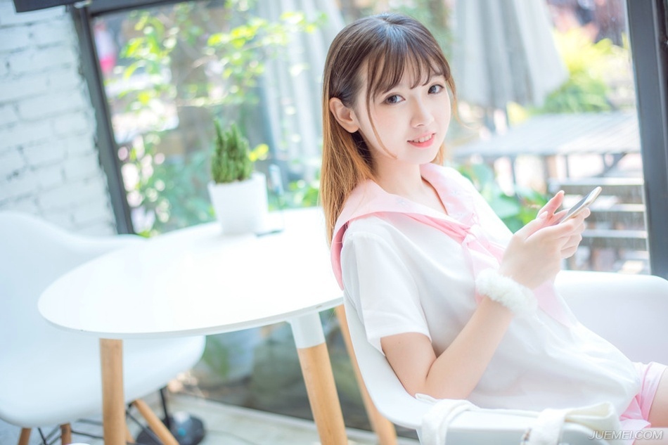 “士元性情孤傲，这等攻心之策，他使不来的！”诸葛亮摇头苦笑道：“有此人在，想要算计士元，难！”